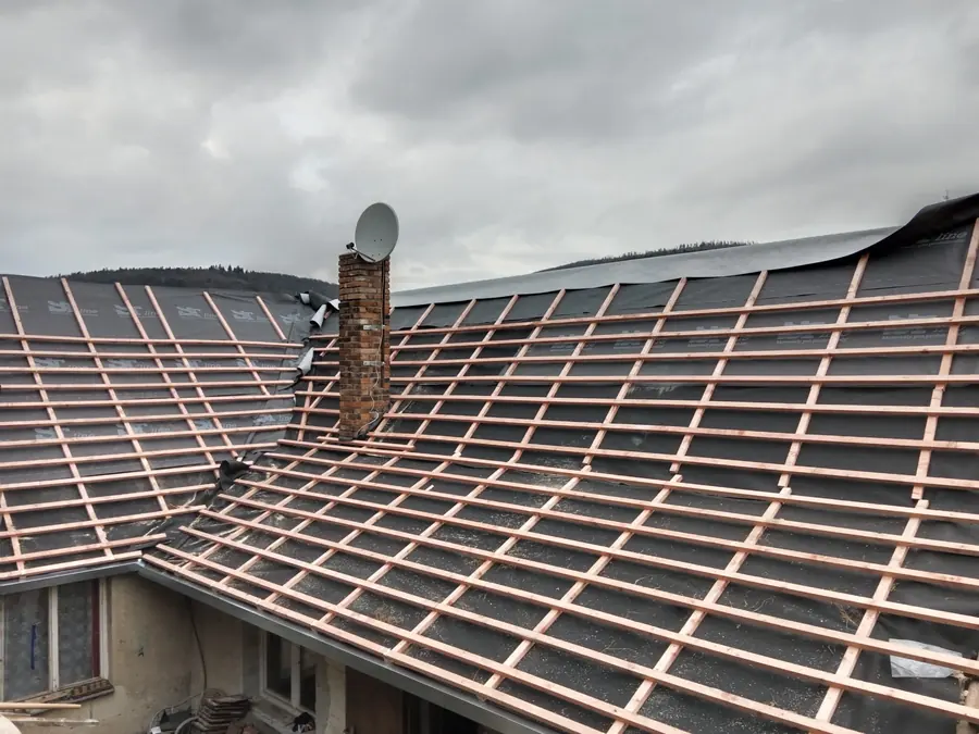 Příprava laťování střechy v Šebrově